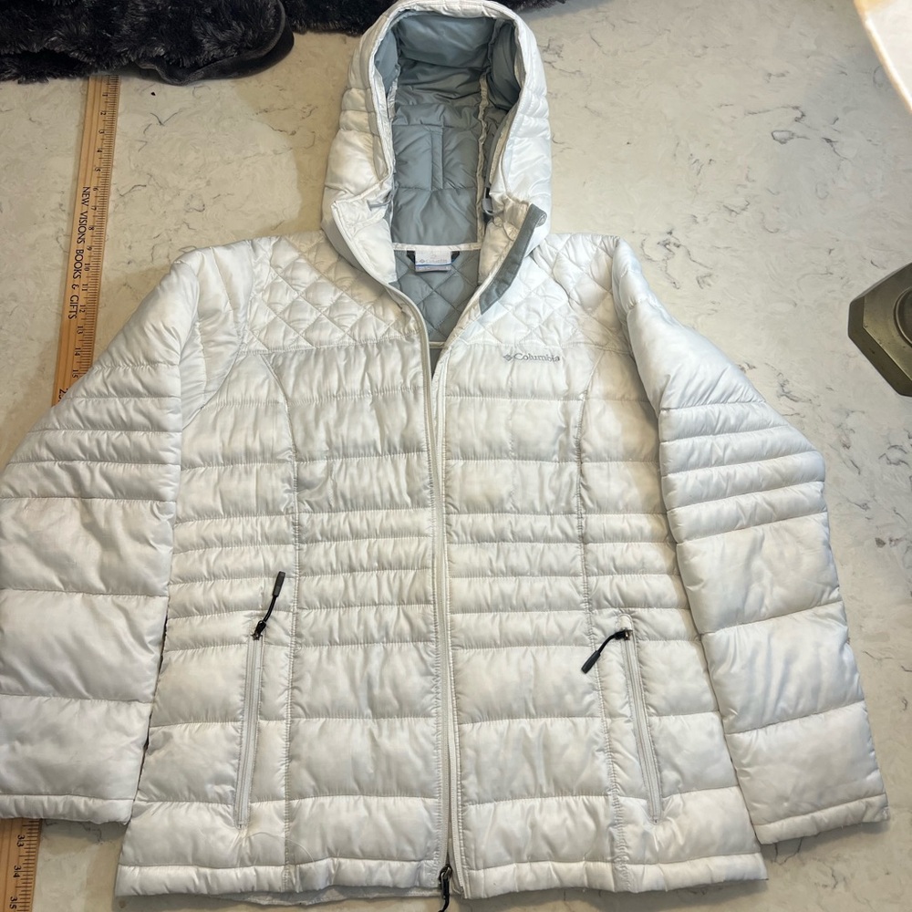Columbia Women's White Quilted Puffer Jacket‎